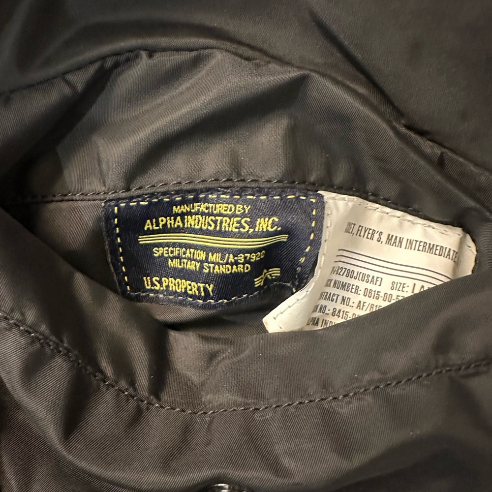 Alpha Industries Lightweight Bomber Jacket - Picture 5 of 6
